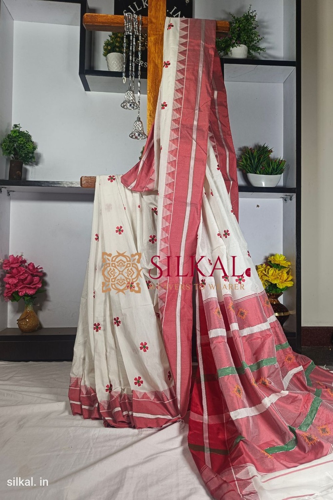 Grace Your Wardrobe With This Beautiful All Over Flower Butta Saree,