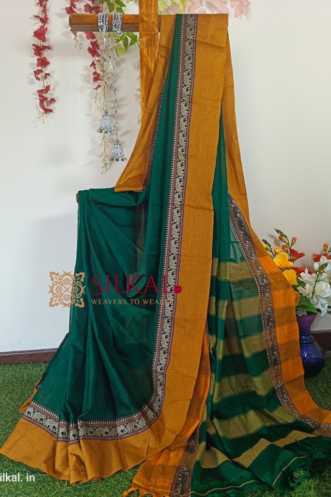 Narayan Peth Plain Cotton Saree With Patti Pallu