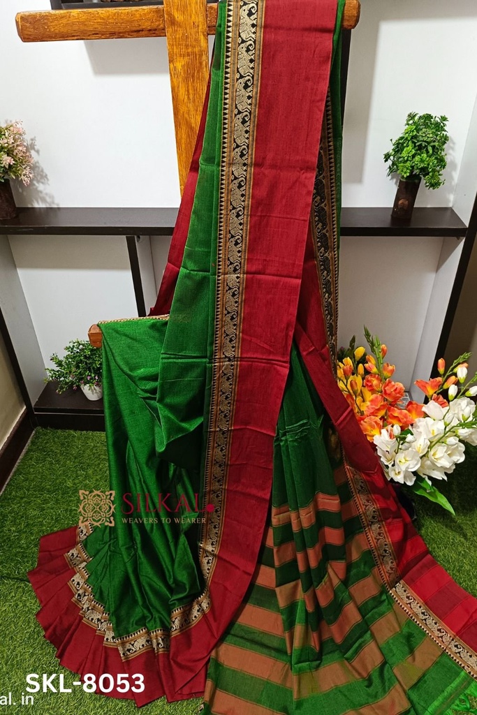 Narayan Peth Plain Cotton Saree With Patti Pallu