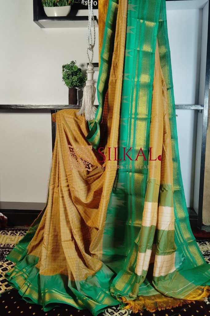 One Side Border Chandarana Temple Saree