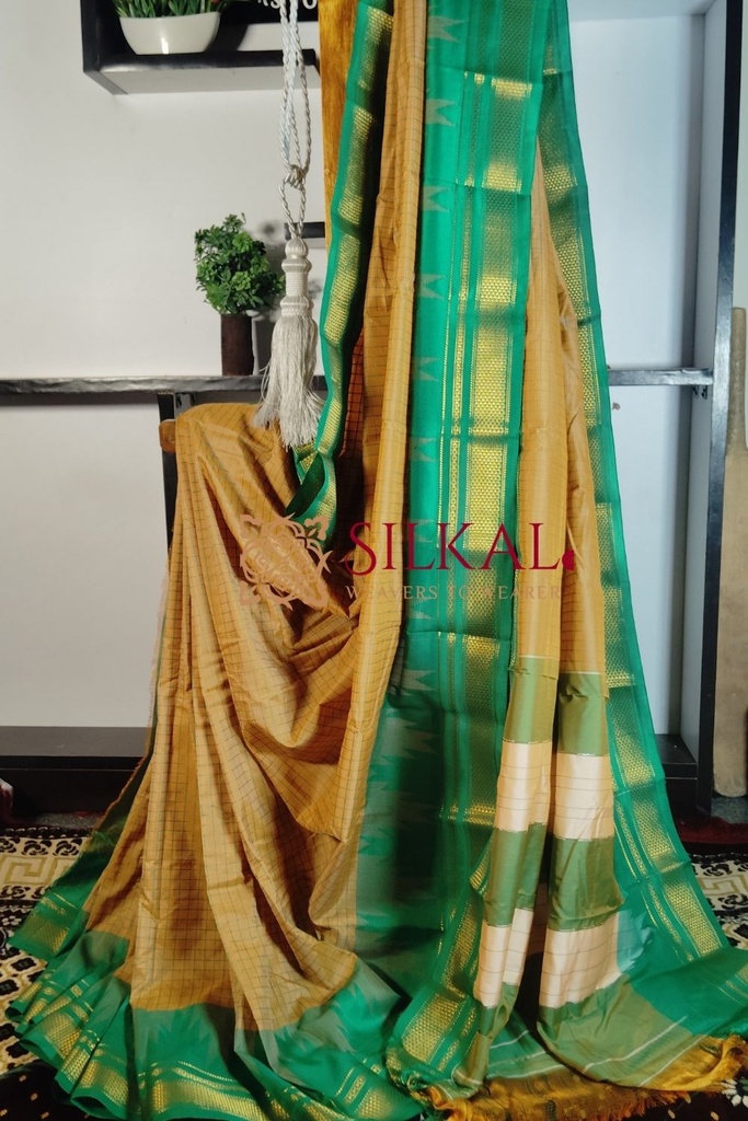 One Side Border Chandarana Temple Saree