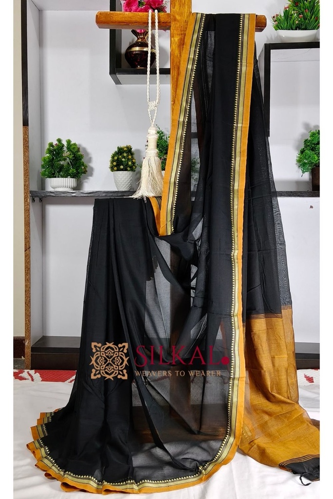 Narayan Peth Plain Cotton Saree With Patti Pallu